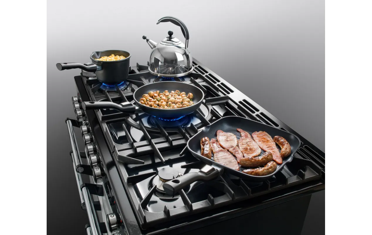 AGA Masterchef Deluxe 110 MDX110DFCBY-EU Piano de cuisson mixte 110 cm - 5 feux gaz - 4 fours électriques - Rouge Airelle / Chrome – Image 4
